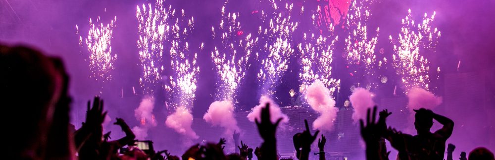 pexels-wendy-wei-1190298